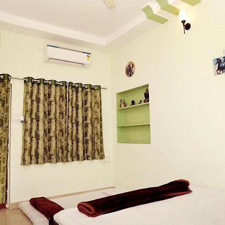 Shree Vinayak Guest House Ujjain Exteriör bild
