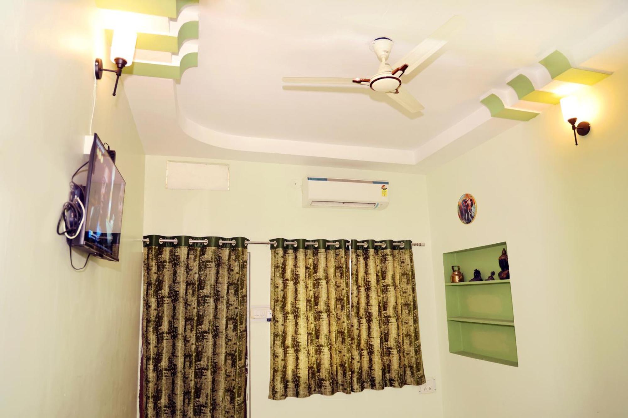 Shree Vinayak Guest House Ujjain Exteriör bild